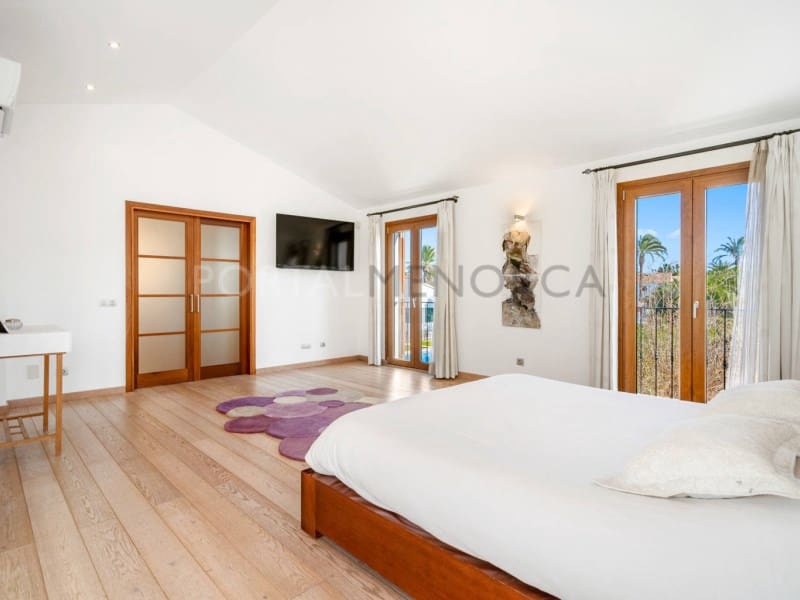 4 bedroom Villa for sale in Cala Blanca with garage - € 1,750,000 (Ref: 9402071)