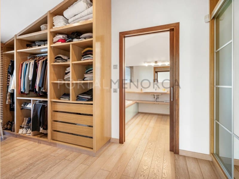 4 bedroom Villa for sale in Cala Blanca with garage - € 1,750,000 (Ref: 9402071)