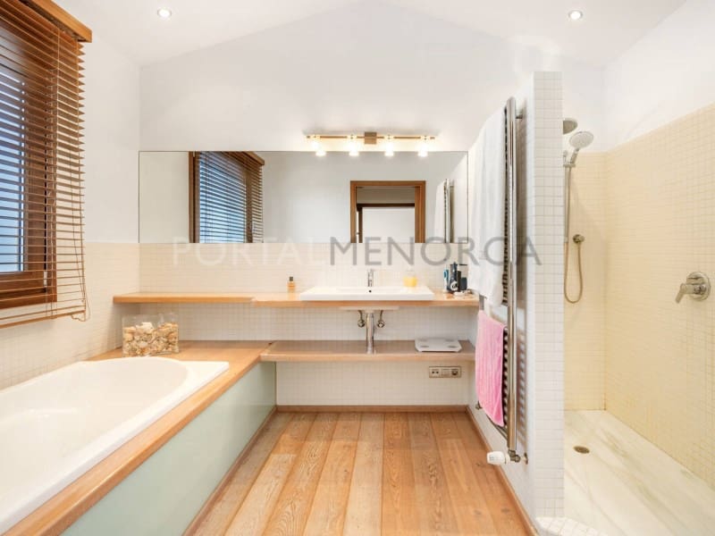 4 bedroom Villa for sale in Cala Blanca with garage - € 1,750,000 (Ref: 9402071)