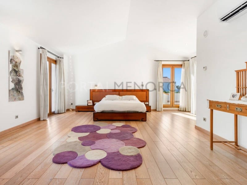 4 bedroom Villa for sale in Cala Blanca with garage - € 1,750,000 (Ref: 9402071)