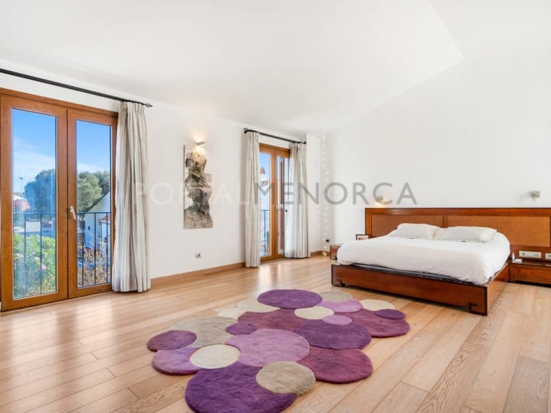 4 bedroom Villa for sale in Cala Blanca with garage - € 1,750,000 (Ref: 9402071)