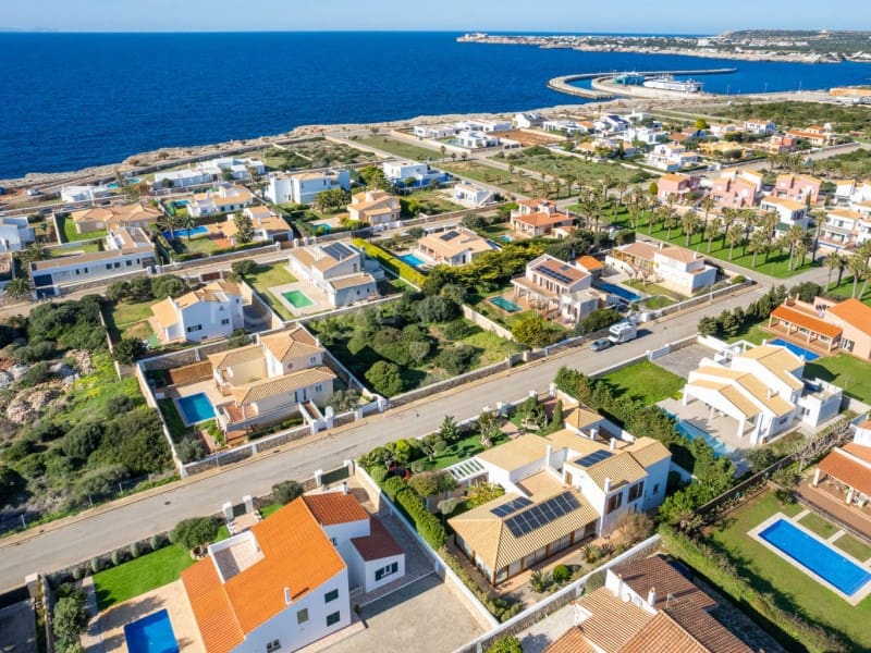 4 bedroom Villa for sale in Cala Blanca with garage - € 1,750,000 (Ref: 9402071)