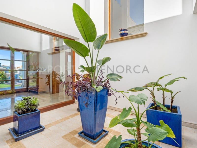 4 bedroom Villa for sale in Cala Blanca with garage - € 1,750,000 (Ref: 9402071)