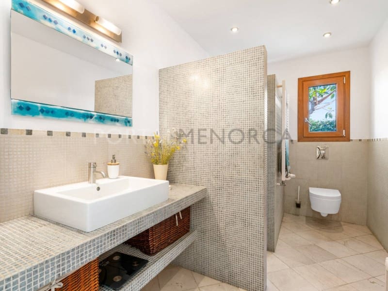 4 bedroom Villa for sale in Cala Blanca with garage - € 1,750,000 (Ref: 9402071)