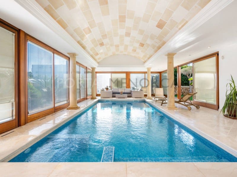 4 bedroom Villa for sale in Cala Blanca with garage - € 1,750,000 (Ref: 9402071)