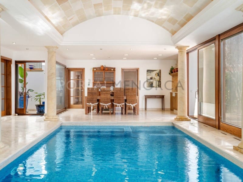 4 bedroom Villa for sale in Cala Blanca with garage - € 1,750,000 (Ref: 9402071)