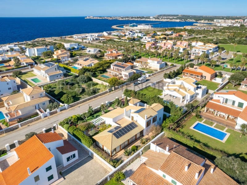 4 bedroom Villa for sale in Cala Blanca with garage - € 1,750,000 (Ref: 9402071)