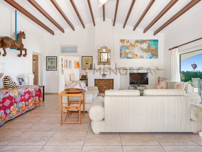 6 bedroom Villa for sale in Cala'n Blanes with pool - € 2,400,000 (Ref: 9402075)