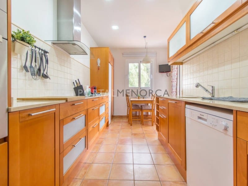 4 makuuhuone Huvila myytävänä paikassa San Luis / Sant Lluis mukana uima-altaan 
autotalli - 950 000 € (Ref: 9402083)