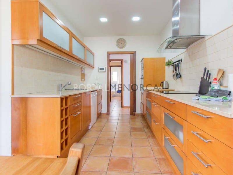 4 makuuhuone Huvila myytävänä paikassa San Luis / Sant Lluis mukana uima-altaan 
autotalli - 950 000 € (Ref: 9402083)