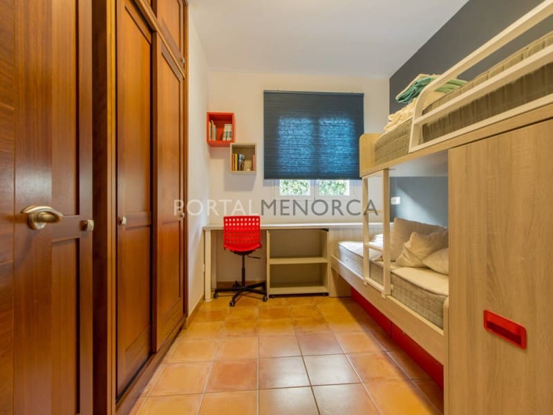 4 makuuhuone Huvila myytävänä paikassa San Luis / Sant Lluis mukana uima-altaan 
autotalli - 950 000 € (Ref: 9402083)