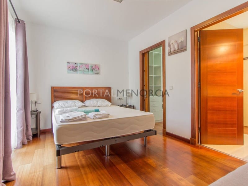 4 makuuhuone Huvila myytävänä paikassa San Luis / Sant Lluis mukana uima-altaan 
autotalli - 950 000 € (Ref: 9402083)