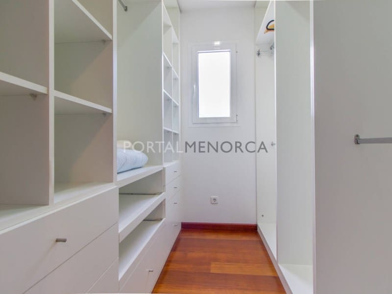 4 makuuhuone Huvila myytävänä paikassa San Luis / Sant Lluis mukana uima-altaan 
autotalli - 950 000 € (Ref: 9402083)