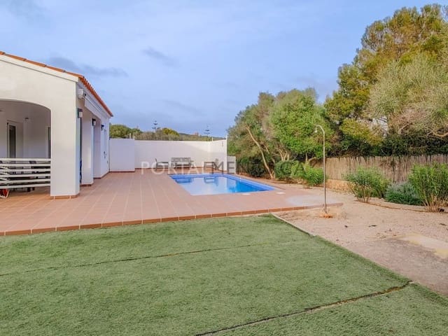 4 makuuhuone Huvila myytävänä paikassa San Luis / Sant Lluís mukana uima-altaan 
autotalli - 950 000 € (Ref: 9402083)