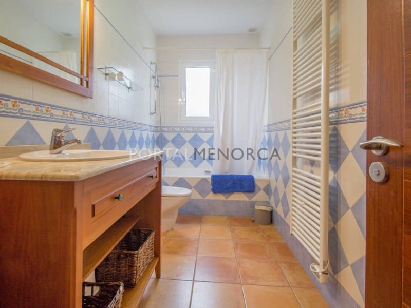 4 makuuhuone Huvila myytävänä paikassa San Luis / Sant Lluis mukana uima-altaan 
autotalli - 950 000 € (Ref: 9402083)