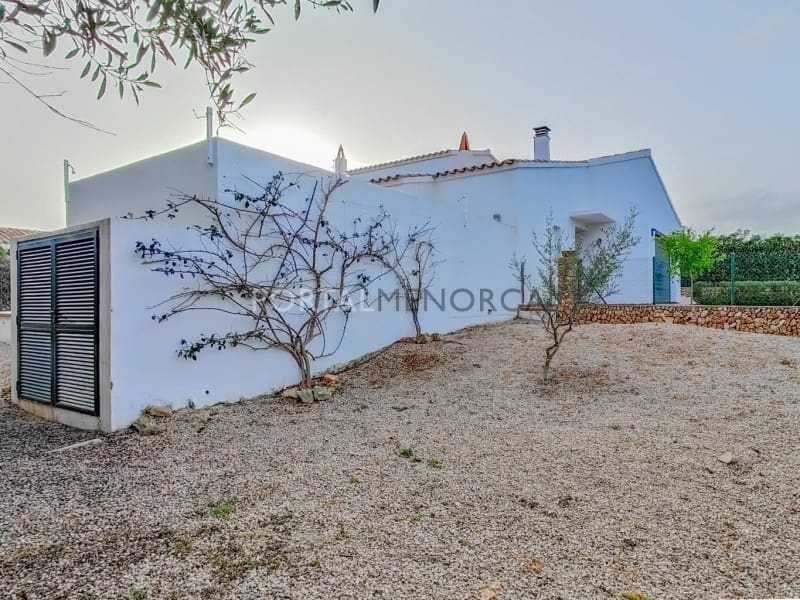 4 makuuhuone Huvila myytävänä paikassa San Luis / Sant Lluis mukana uima-altaan 
autotalli - 950 000 € (Ref: 9402083)