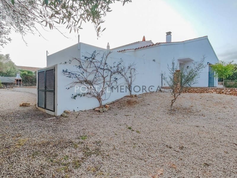 4 makuuhuone Huvila myytävänä paikassa San Luis / Sant Lluis mukana uima-altaan 
autotalli - 950 000 € (Ref: 9402083)