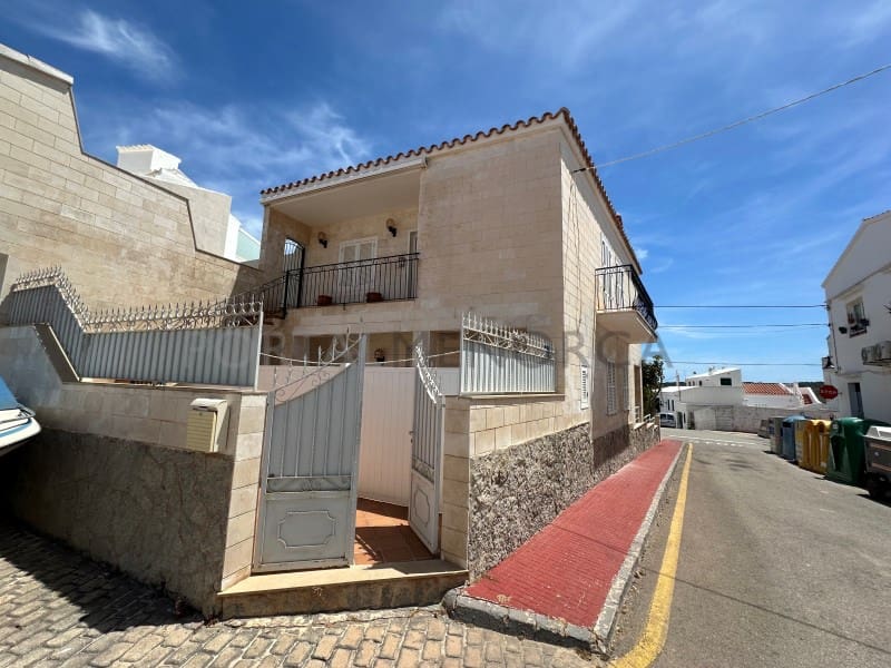 8 bedroom Villa for sale in Fornells - € 975,000 (Ref: 9402092)