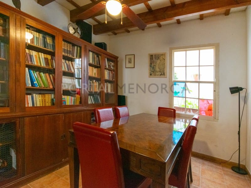 5 bedroom Villa for sale in Es Mercadal - € 495,000 (Ref: 9402093)