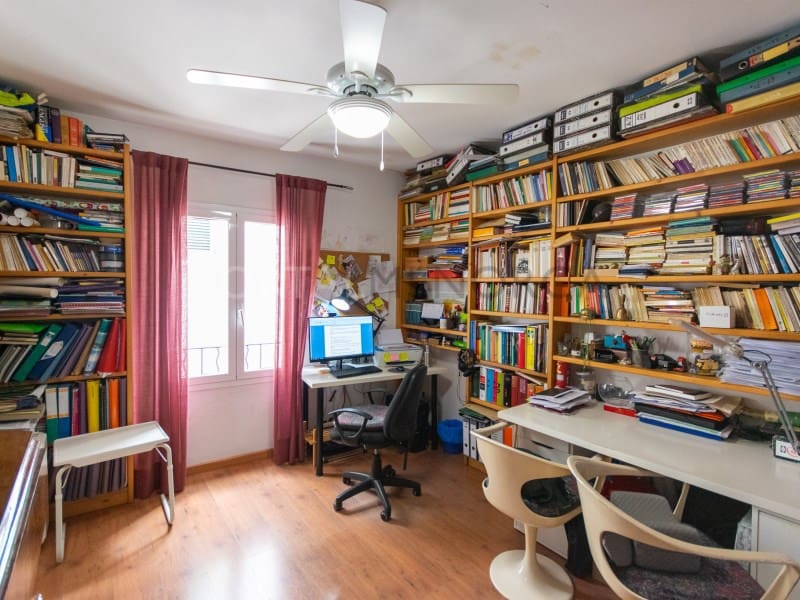 5 bedroom Villa for sale in Es Mercadal - € 495,000 (Ref: 9402093)