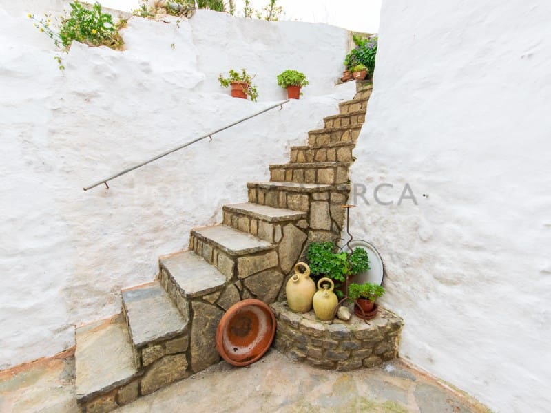 4 bedroom Villa for sale in Es Mercadal - € 420,000 (Ref: 9402112)