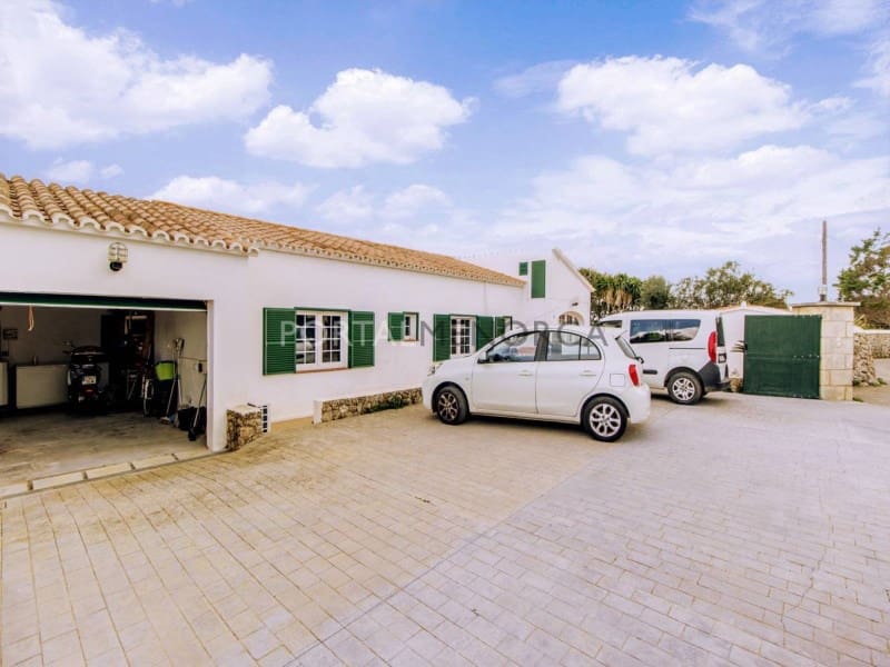 3 slaapkamer Villa te koop in Es Castell met zwembad garage - € 750.000 (Ref: 9402117)