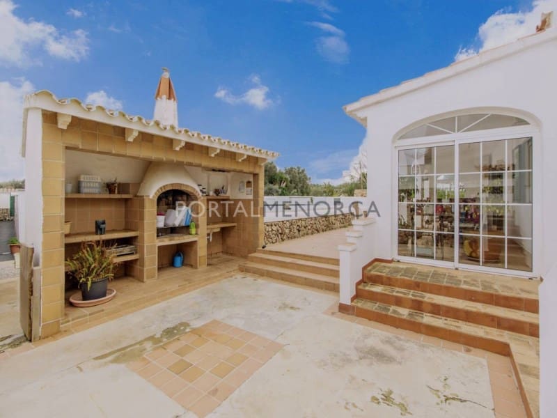 3 slaapkamer Villa te koop in Es Castell met zwembad garage - € 750.000 (Ref: 9402117)