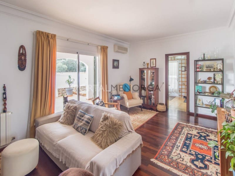 3 slaapkamer Villa te koop in Es Castell met zwembad garage - € 750.000 (Ref: 9402117)