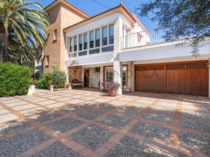 4 slaapkamer Villa te koop in Ciutadella de Menorca - € 1.950.000 (Ref: 9402120)