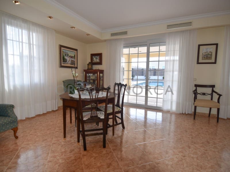 5 bedroom Villa for sale in Mahon / Mao - € 990,000 (Ref: 9402130)