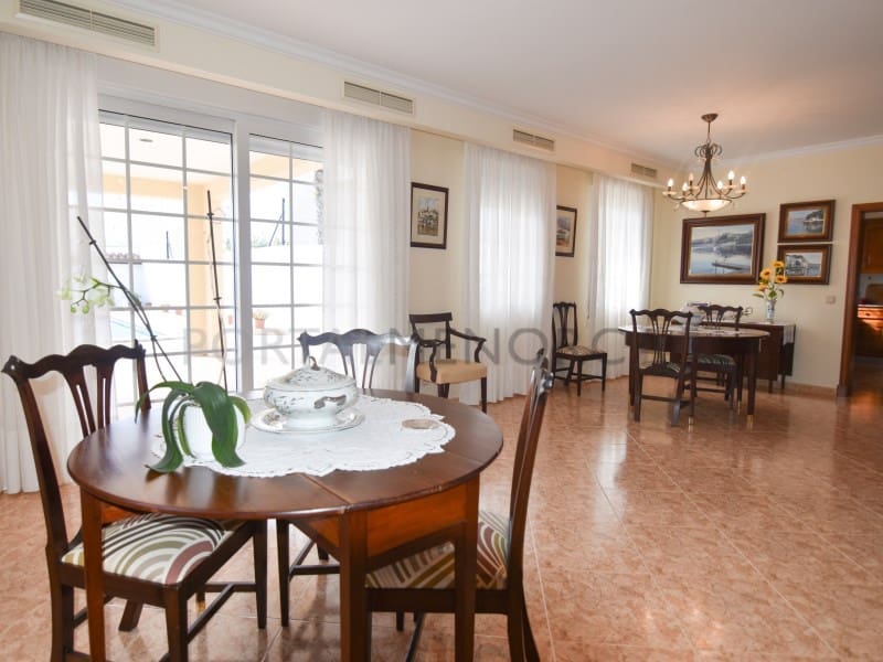 5 bedroom Villa for sale in Mahon / Mao - € 990,000 (Ref: 9402130)