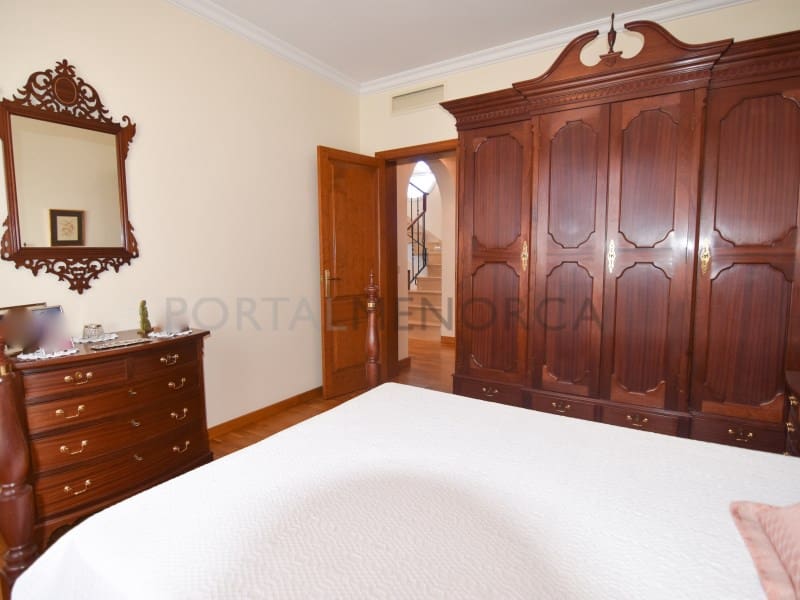 5 bedroom Villa for sale in Mahon / Mao - € 990,000 (Ref: 9402130)