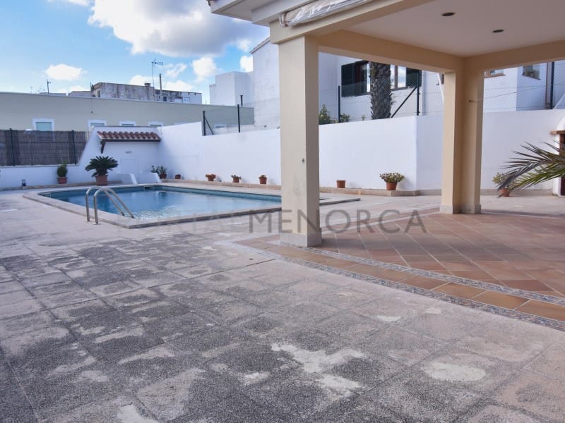 5 bedroom Villa for sale in Mahon / Mao - € 990,000 (Ref: 9402130)