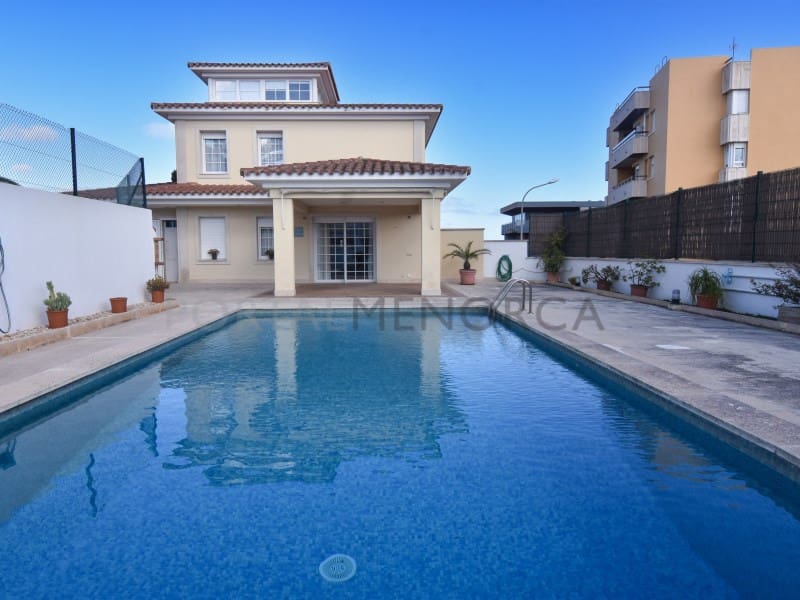 5 bedroom Villa for sale in Mahon / Mao - € 990,000 (Ref: 9402130)