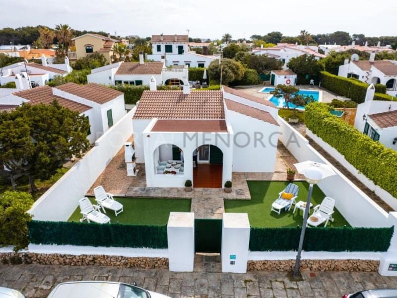 3 quarto Moradia para venda em Cala'n Bosch com piscina - 475 000 € (Ref: 9402146)