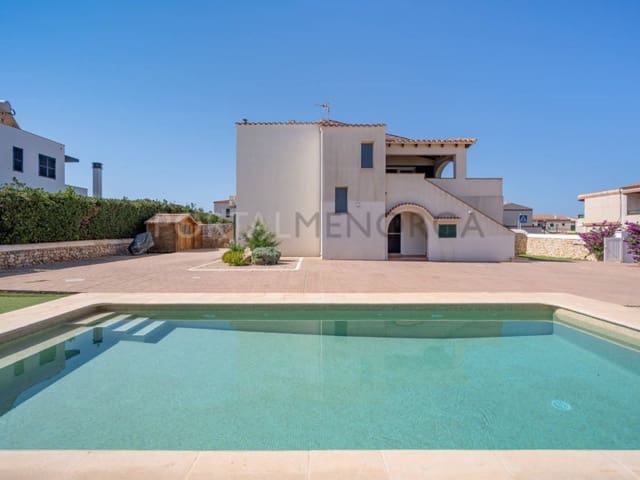 3 soveværelse Villa til salg i Ciutadella de Menorca med swimmingpool - € 590.000 (Ref: 9402155)