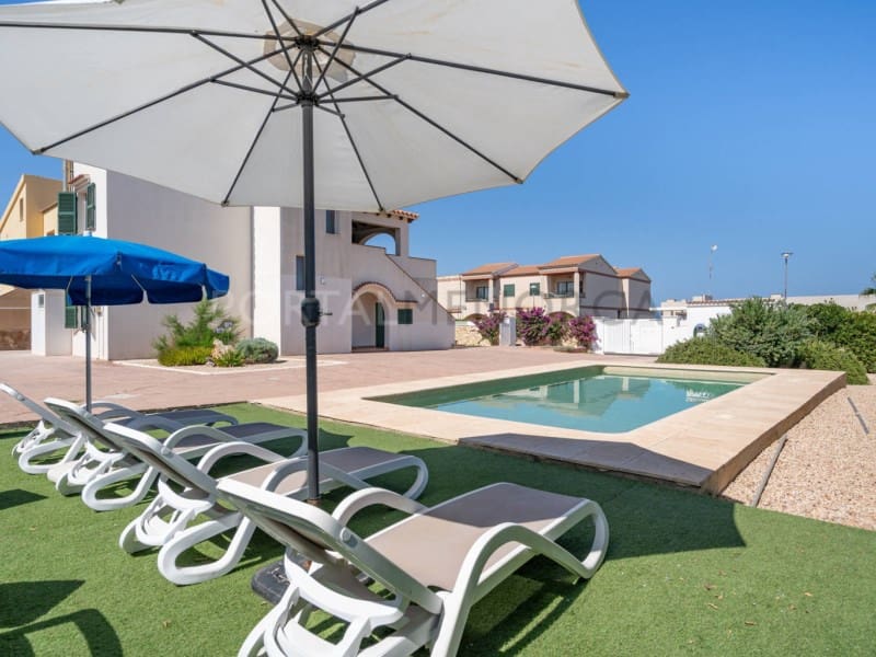 3 soveværelse Villa til salg i Ciutadella de Menorca med swimmingpool - € 590.000 (Ref: 9402155)