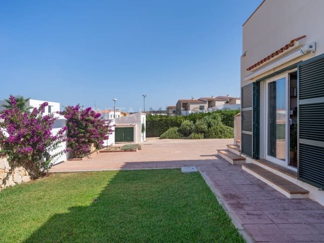 3 soveværelse Villa til salg i Ciutadella de Menorca med swimmingpool - € 590.000 (Ref: 9402155)