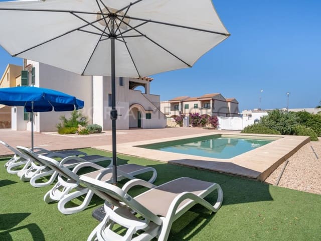 3 soveværelse Villa til salg i Ciutadella de Menorca med swimmingpool - € 590.000 (Ref: 9402155)