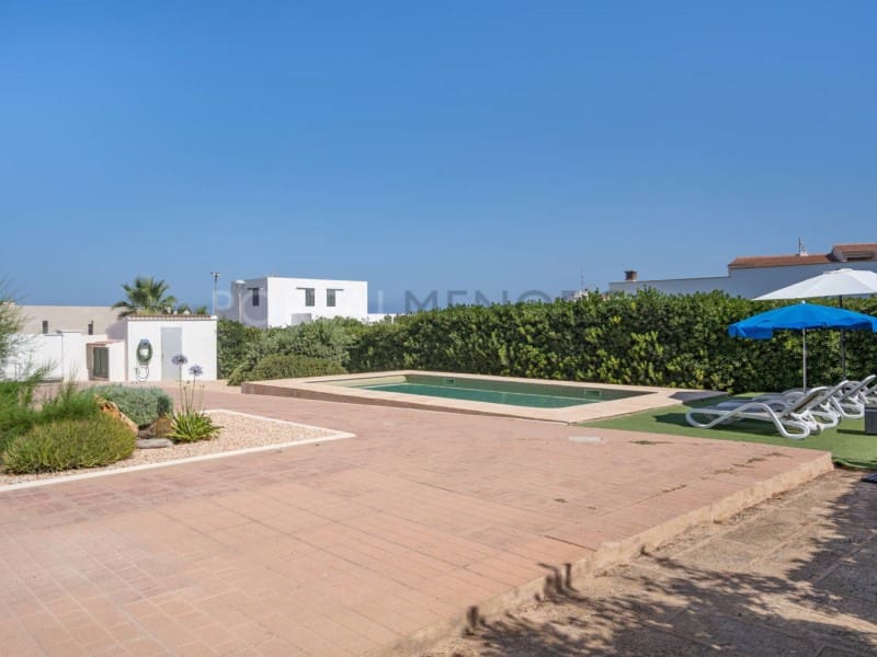 3 soveværelse Villa til salg i Ciutadella de Menorca med swimmingpool - € 590.000 (Ref: 9402155)