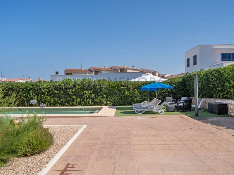 3 soveværelse Villa til salg i Ciutadella de Menorca med swimmingpool - € 590.000 (Ref: 9402155)