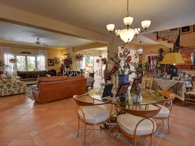 4 bedroom Villa for sale in San Clemente / Sant Climent with pool - € 2,345,000 (Ref: 9402167)