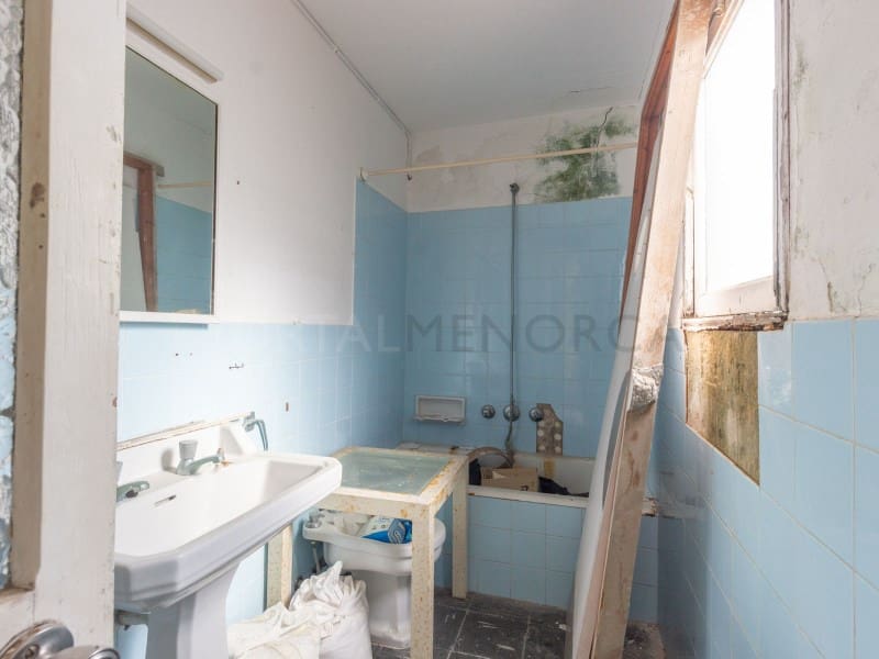 6 bedroom Villa for sale in Mahon / Mao with garage - € 750,000 (Ref: 9500435)