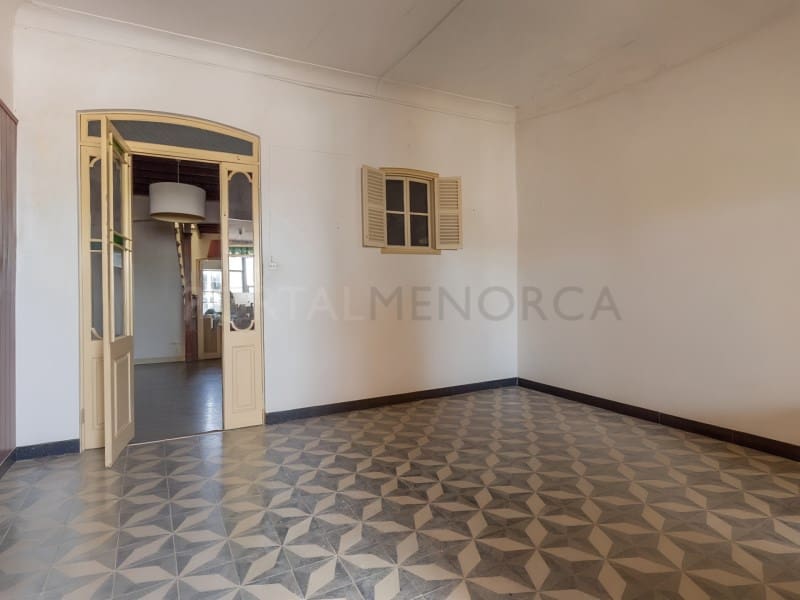 6 bedroom Villa for sale in Mahon / Mao with garage - € 750,000 (Ref: 9500435)