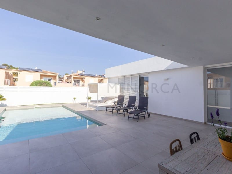 3 bedroom Villa for sale in Cala Blanca with pool - € 945,000 (Ref: 9500450)