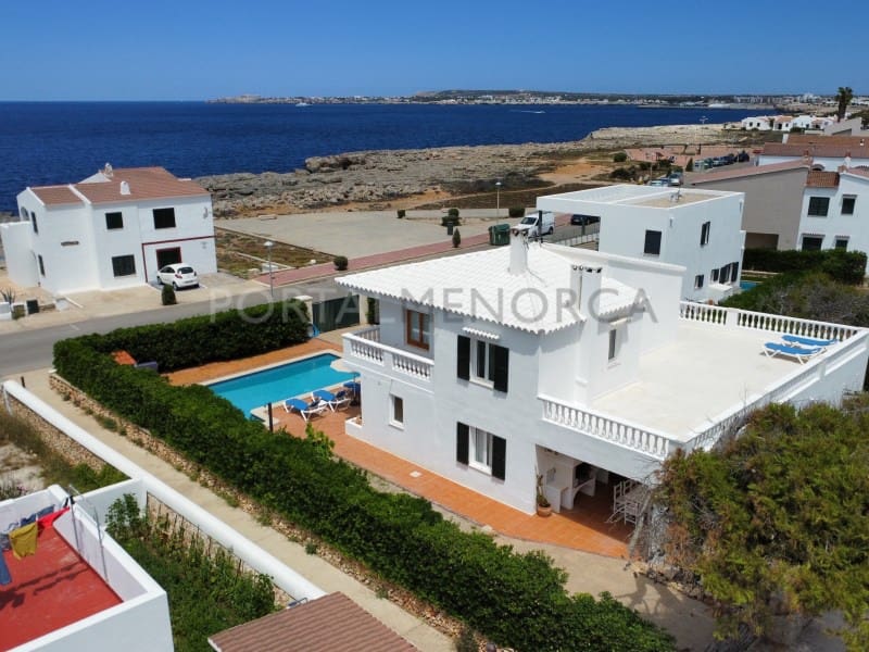 4 bedroom Villa for sale in Cala Blanca with pool - € 1,260,000 (Ref: 9500479)