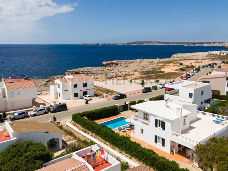 4 bedroom Villa for sale in Cala Blanca with pool - € 1,260,000 (Ref: 9500479)