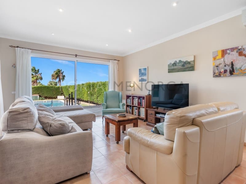 4 bedroom Villa for sale in Cala Blanca with pool garage - € 1,300,000 (Ref: 9500493)