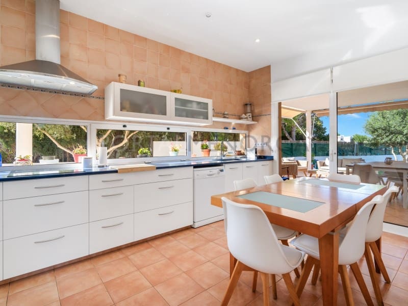 4 bedroom Villa for sale in Cala Blanca with pool garage - € 1,300,000 (Ref: 9500493)