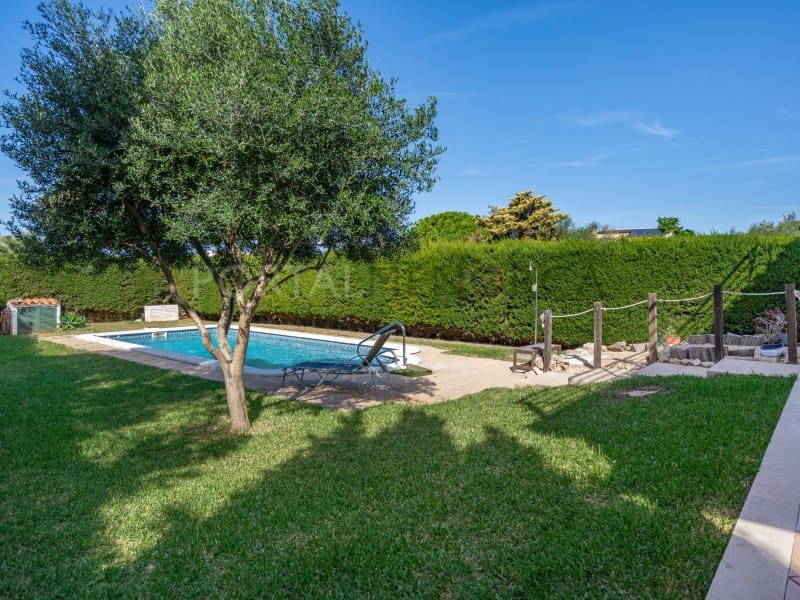 4 bedroom Villa for sale in Cala Blanca with pool garage - € 1,300,000 (Ref: 9500493)